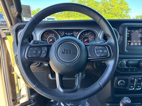 Certified 2022 Jeep Wrangler Willys image 25