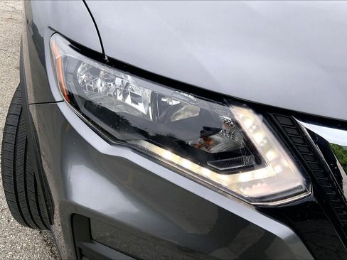 Used 2018 Nissan Rogue SV AWD/4WD image 27