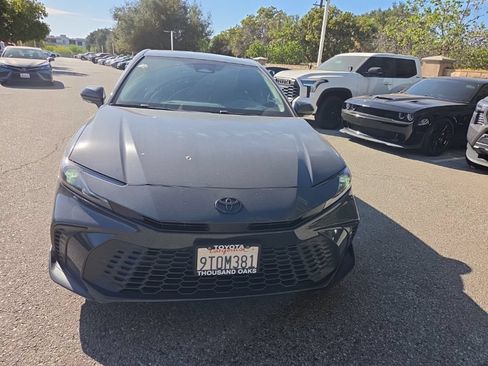 Used 2025 Toyota Camry SE FWD image 9