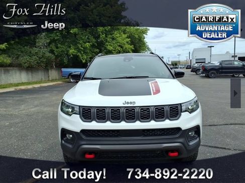 Used 2025 Jeep Compass Trailhawk w/ Sun & Sound Group AWD/4WD image 2