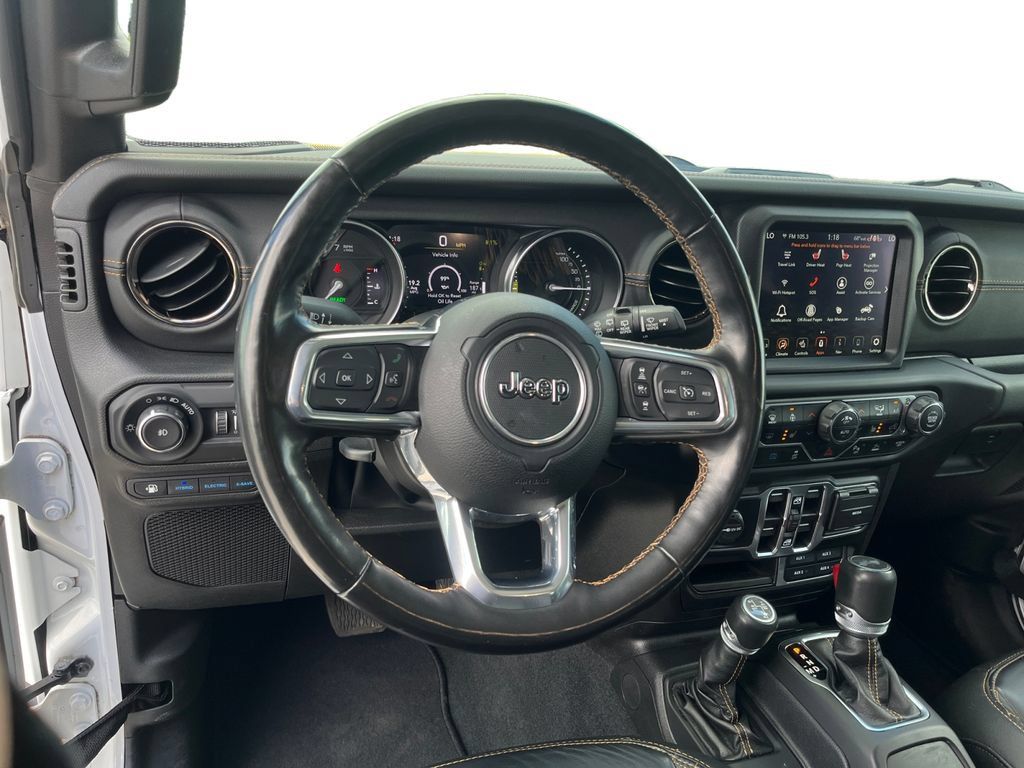 Used 2022 Jeep Wrangler Unlimited Sahara AWD/4WD image 11