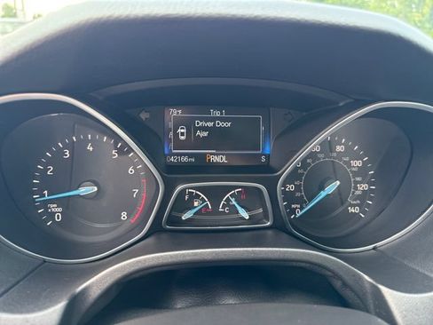 Used 2018 Ford Focus SE FWD image 24