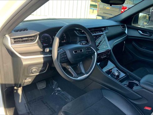 Used 2024 Jeep Grand Cherokee L Laredo image 31