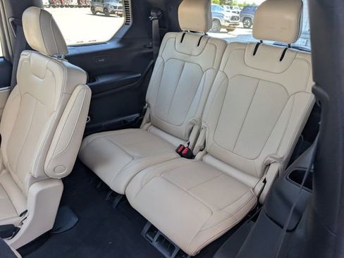 Used 2025 Jeep Grand Cherokee L Limited w/ Luxury Tech Group II AWD/4WD image 24