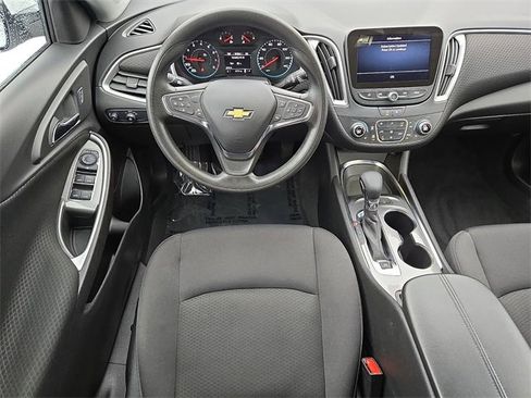 Used 2025 Chevrolet Malibu LT image 11