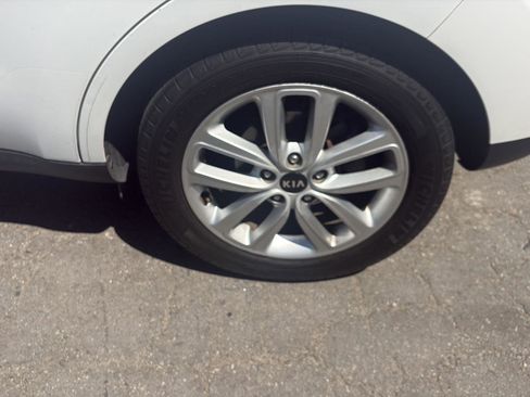 Used 2018 Kia Soul + FWD image 27