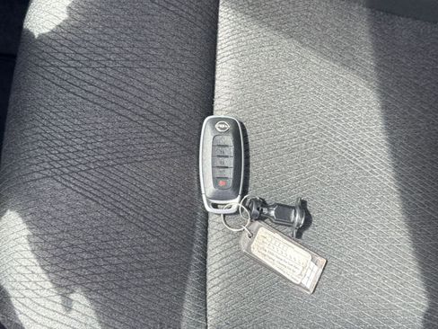 Used 2025 Nissan Rogue SV FWD image 21