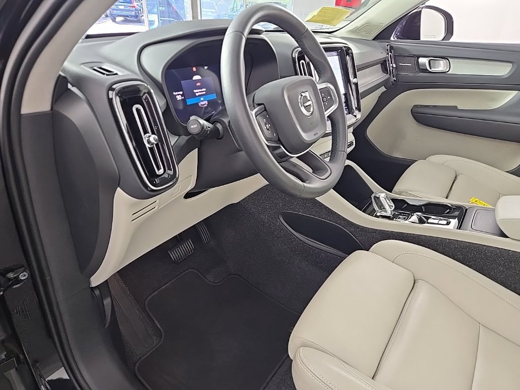 Certified 2025 Volvo XC40 B5 Ultra AWD/4WD image 18