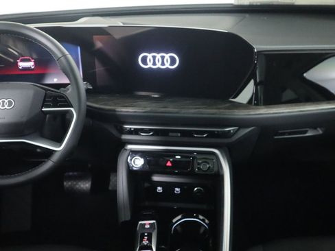 Used 2025 Audi Q5 Premium Plus w/ Premium Plus image 16