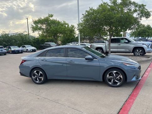 Used 2023 Hyundai Elantra Limited image 4