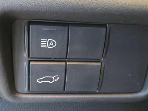 Used 2020 Toyota Highlander XLE AWD/4WD image 37