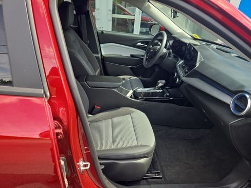 Certified 2024 Chevrolet Trax LT FWD image 18