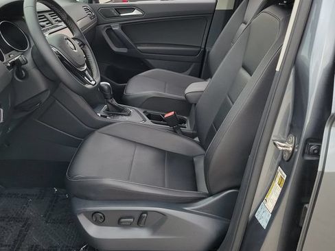Used 2021 Volkswagen Tiguan SE FWD image 9