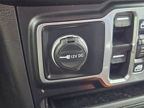 Certified 2023 Jeep Gladiator Willys image 31