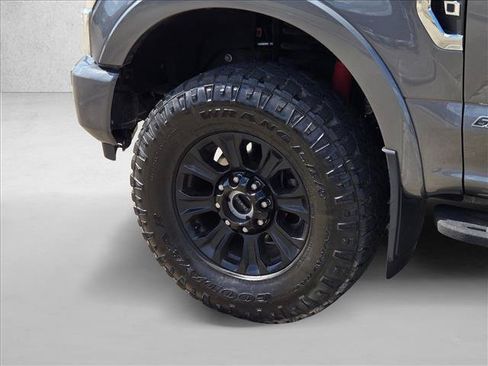 Used 2022 Ford F350 Platinum w/ Tremor Off-Road Package AWD/4WD image 25