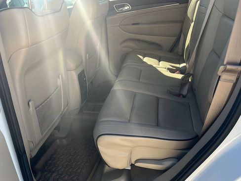 Used 2014 Jeep Grand Cherokee Overland w/ Advanced Technology Group AWD/4WD image 7