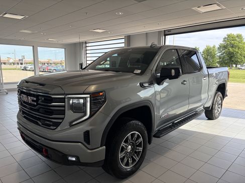 Used 2024 GMC Sierra 1500 AT4 w/ AT4 Carbonpro Edition AWD/4WD image 5