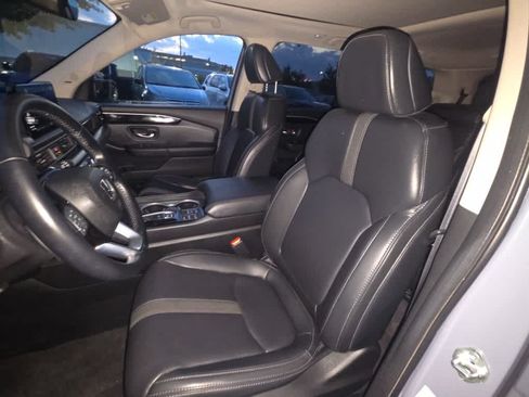 Used 2024 Honda Pilot Touring image 18