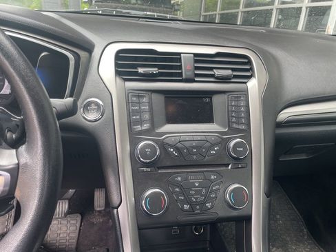 Used 2017 Ford Fusion SE w/ Equipment Group 601A image 17