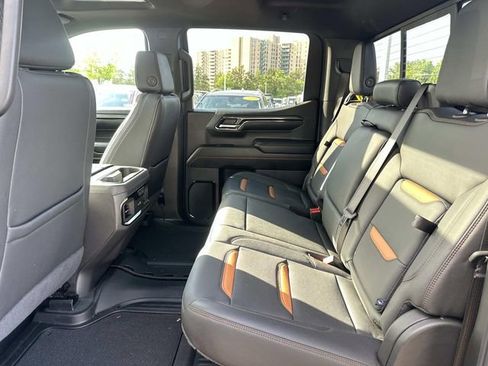 Used 2024 GMC Sierra 1500 AT4 w/ Technology Package AWD/4WD image 18