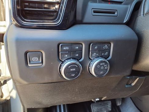 Used 2024 GMC Sierra 2500 AT4 w/ AT4 Preferred Package AWD/4WD image 27