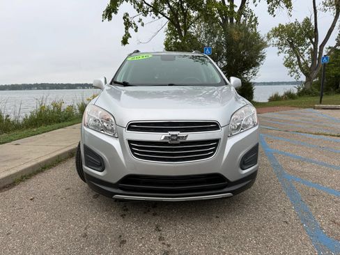 Used 2016 Chevrolet Trax LT FWD image 2