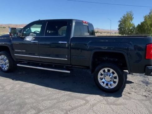Used 2019 GMC Sierra 2500 Denali w/ Duramax Plus Package AWD/4WD image 6