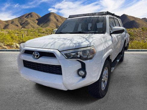 Used 2017 Toyota 4Runner SR5 AWD/4WD image 13