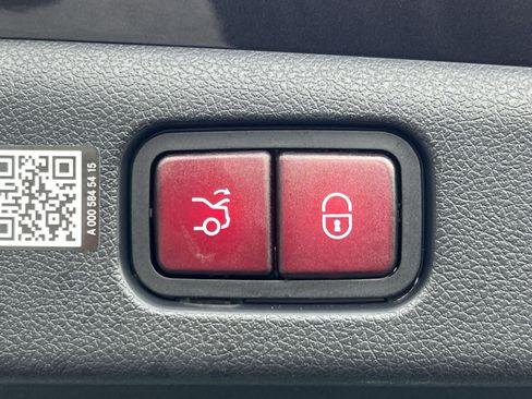 Used 2025 Mercedes-Benz E 350 4MATIC Sedan image 32