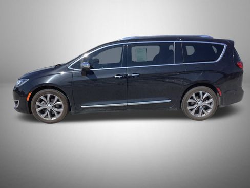 Used 2020 Chrysler Pacifica Limited FWD image 2