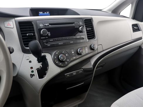 Used 2012 Toyota Sienna LE FWD image 23