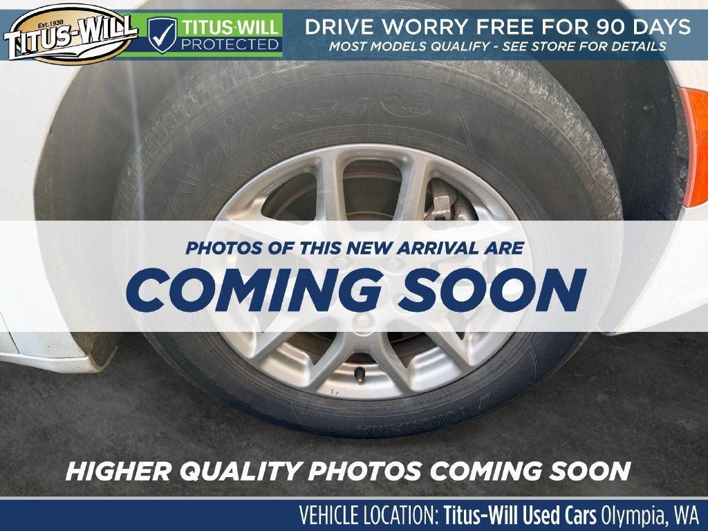 Used 2024 Chrysler Pacifica Touring-L FWD image 5
