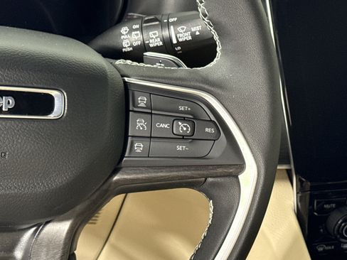 New 2025 Jeep Grand Cherokee Limited w/ Luxury Tech Group II image 18