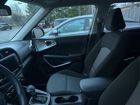 Certified 2024 Kia Soul LX w/ Option Group 015 image 2