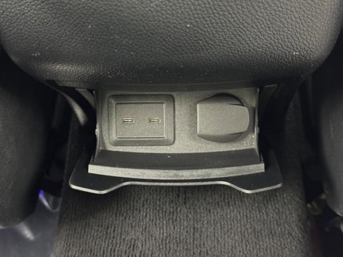 Used 2022 Mercedes-Benz GLC 300 4MATIC w/ AMG Line image 33