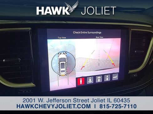 Used 2024 Chrysler Pacifica Limited FWD image 18