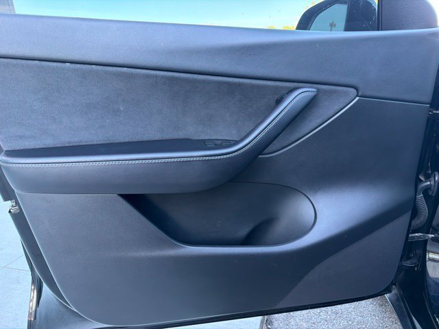 Used 2021 Tesla Model Y Long Range AWD/4WD image 18