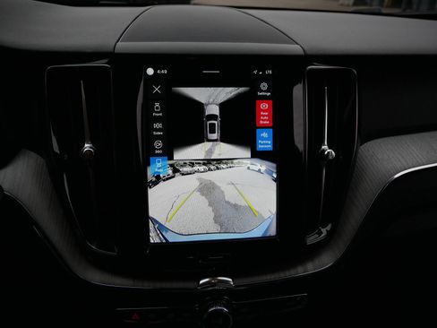 Certified 2025 Volvo XC60 B5 Plus AWD/4WD image 19