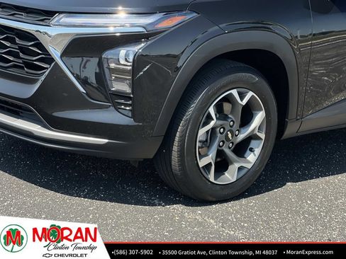 Certified 2024 Chevrolet Trax LT w/ Driver Confidence Package FWD image 9