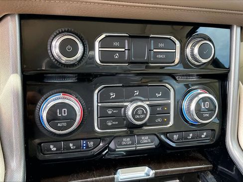 Used 2023 GMC Yukon Denali AWD/4WD image 32