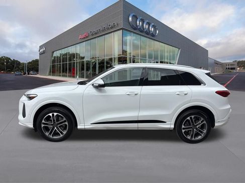 Certified 2025 Audi Q5 Premium Plus w/ Premium Plus AWD/4WD image 8