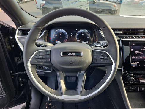 Used 2024 Jeep Grand Cherokee Altitude AWD/4WD image 22