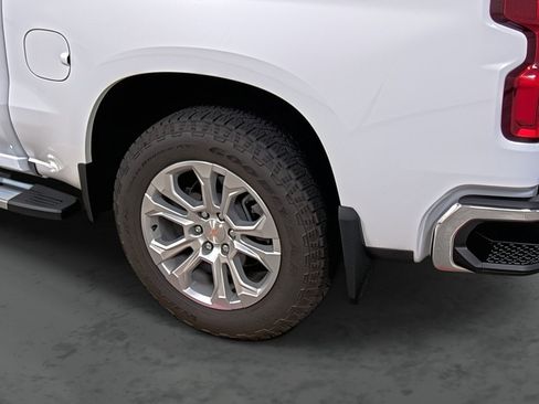 Used 2024 Chevrolet Silverado 1500 LTZ w/ LTZ Premium Package AWD/4WD image 9