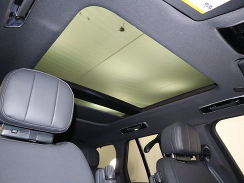 New 2026 Land Rover Range Rover SE image 19