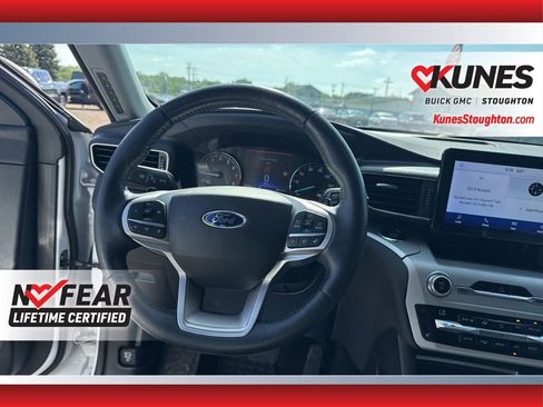 Used 2020 Ford Explorer XLT w/ Equipment Group 202A AWD/4WD image 39