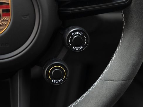 Certified 2025 Porsche 911 GT3 RS image 32