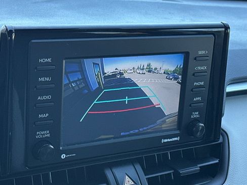 Used 2021 Toyota RAV4 XLE w/ Convenience Package FWD image 19