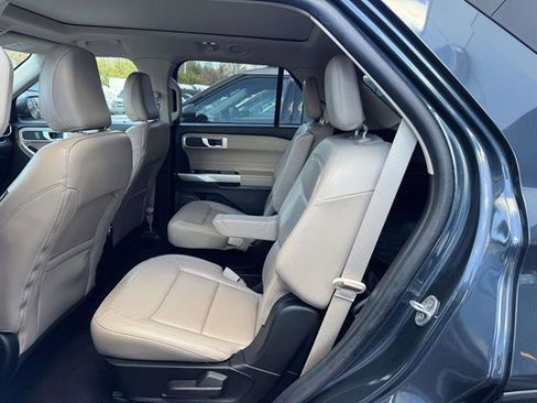 Used 2022 Ford Explorer XLT w/ Equipment Group 202A image 9