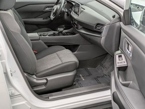 Used 2024 Nissan Rogue SV image 18