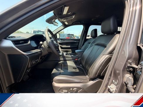 Used 2025 Jeep Grand Cherokee Limited w/ Trailer Tow Package AWD/4WD image 17